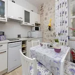 L & L Old Town - One Bedroom Lavander *