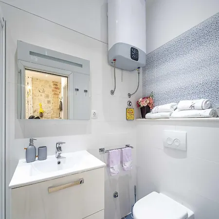 L & L Old Town - One Bedroom Lavander *