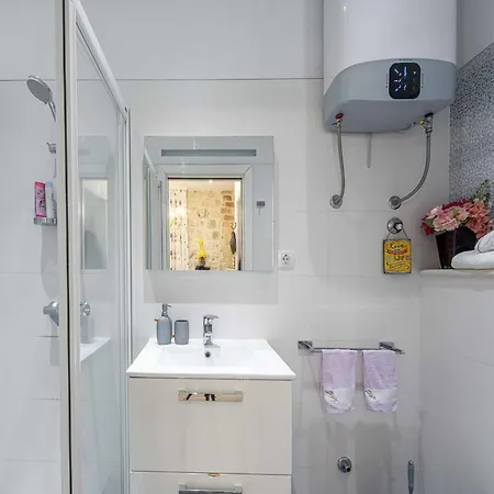 L & L Old Town - One Bedroom Lavander دوبروفينك