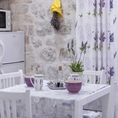 L & L Old Town - One Bedroom Lavander دوبروفينك