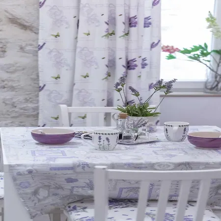 L & L Old Town - One Bedroom Lavander *