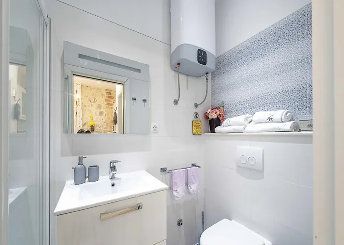 L & L Old Town - One Bedroom Lavander *