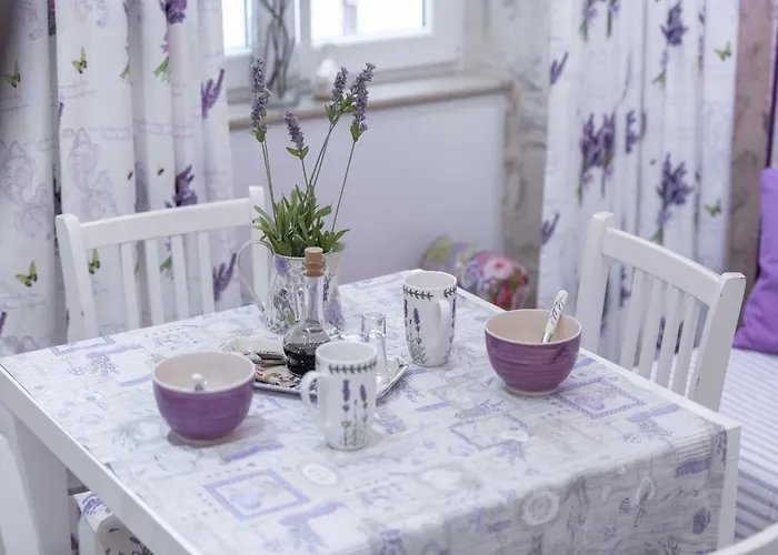 L & L Old Town - One Bedroom Lavander Lägenhet *