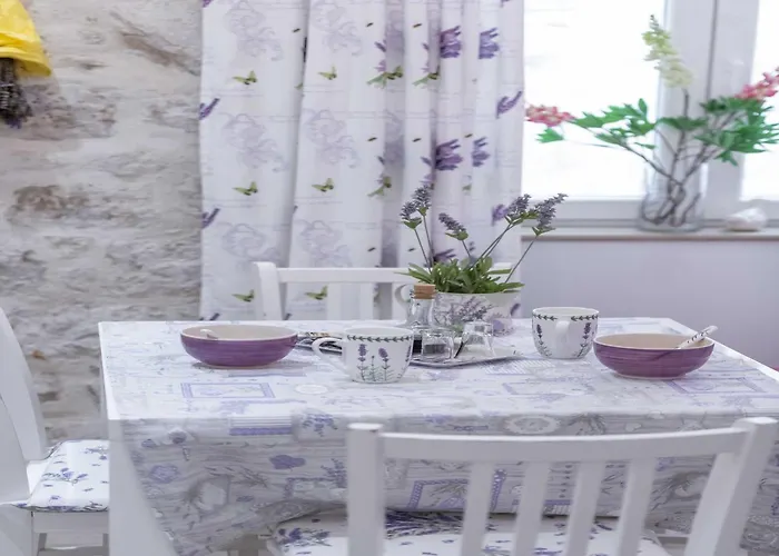 L & L Old Town - One Bedroom Lavander *